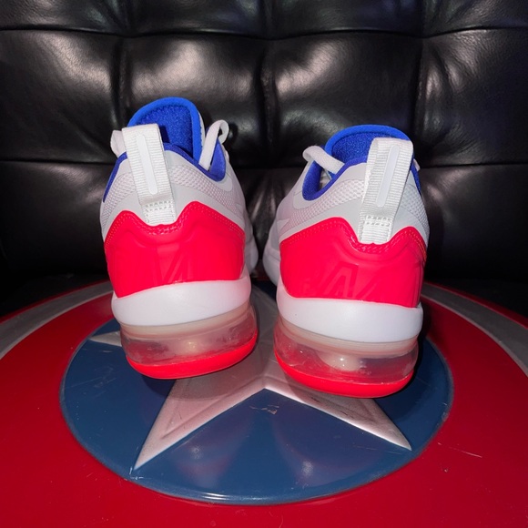 Nike shoes - Picture 3 of 5